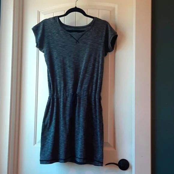 Size Medium Columbia dress - Picture 1 of 4